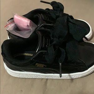 Black Patent Heart Basket tennis shoe